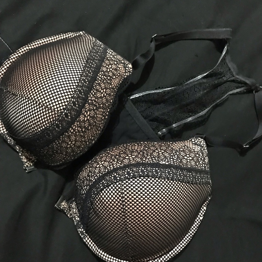 34DDD VICTORIA’S SECRET BRA